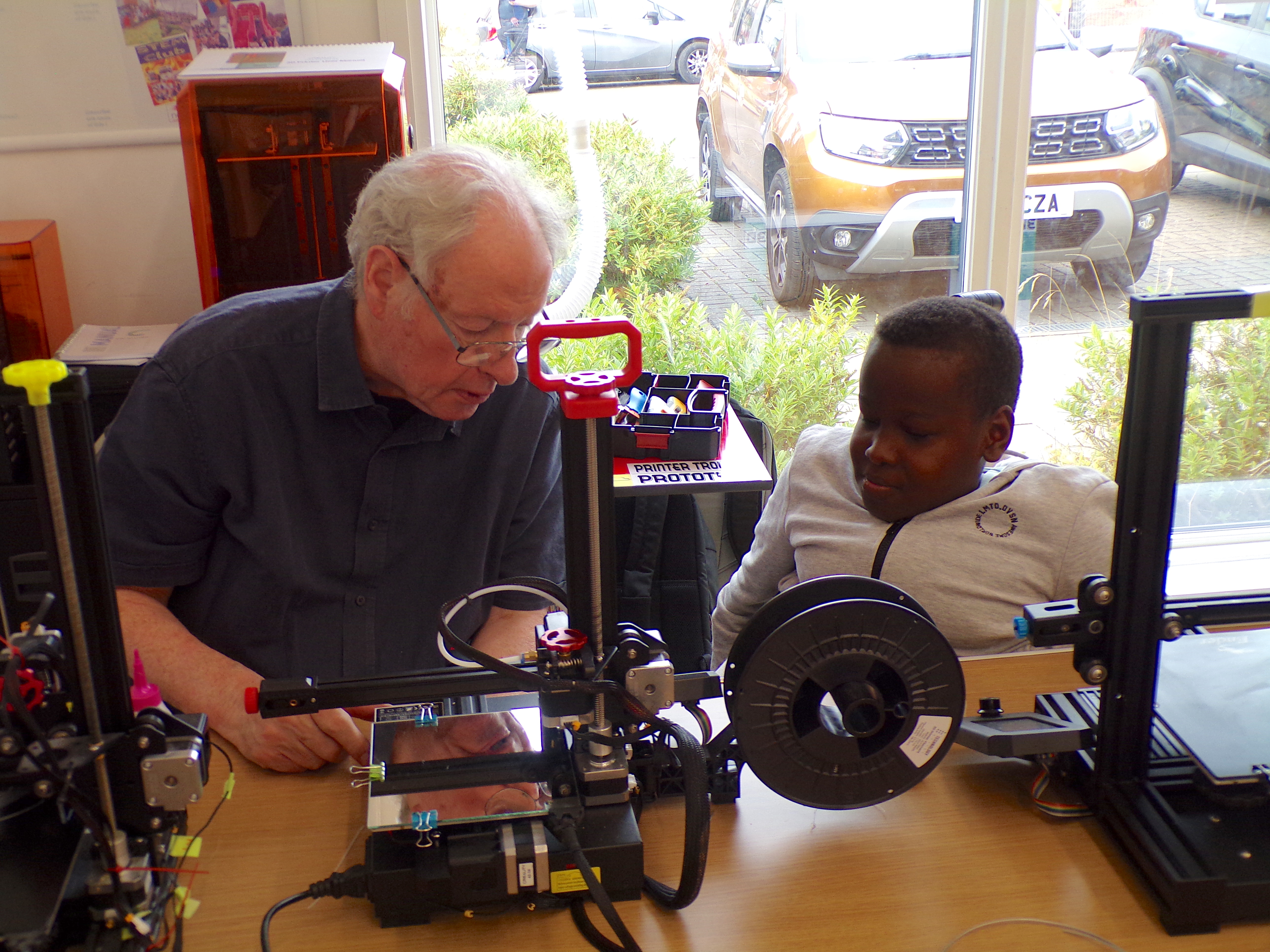 Thenue's summer event showcases science and engineering club