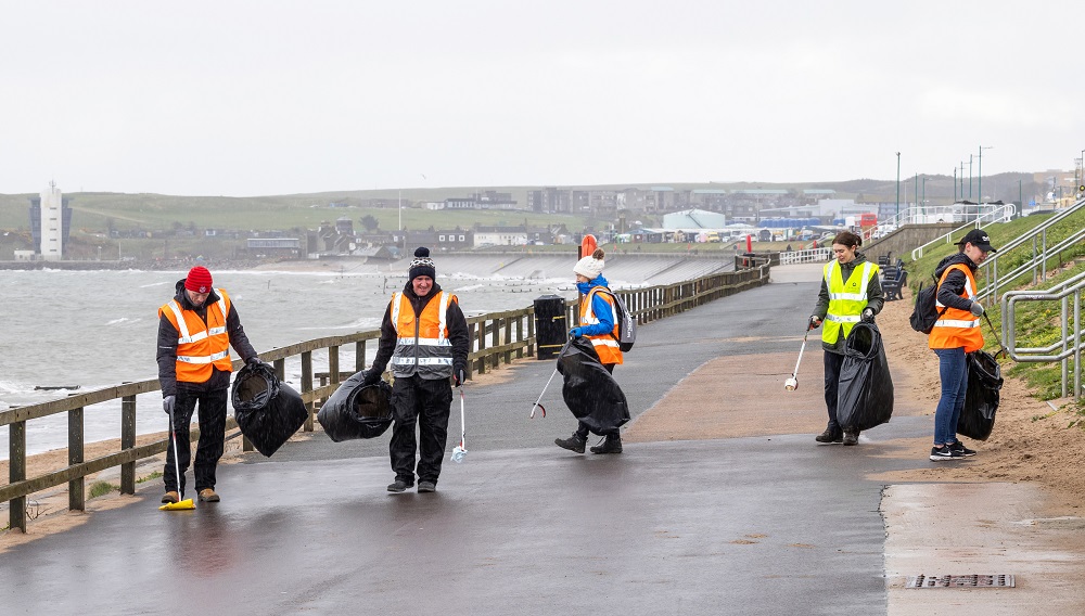 Barratt Developments partners with CleanupUK to keep Aberdeen’s shores clean