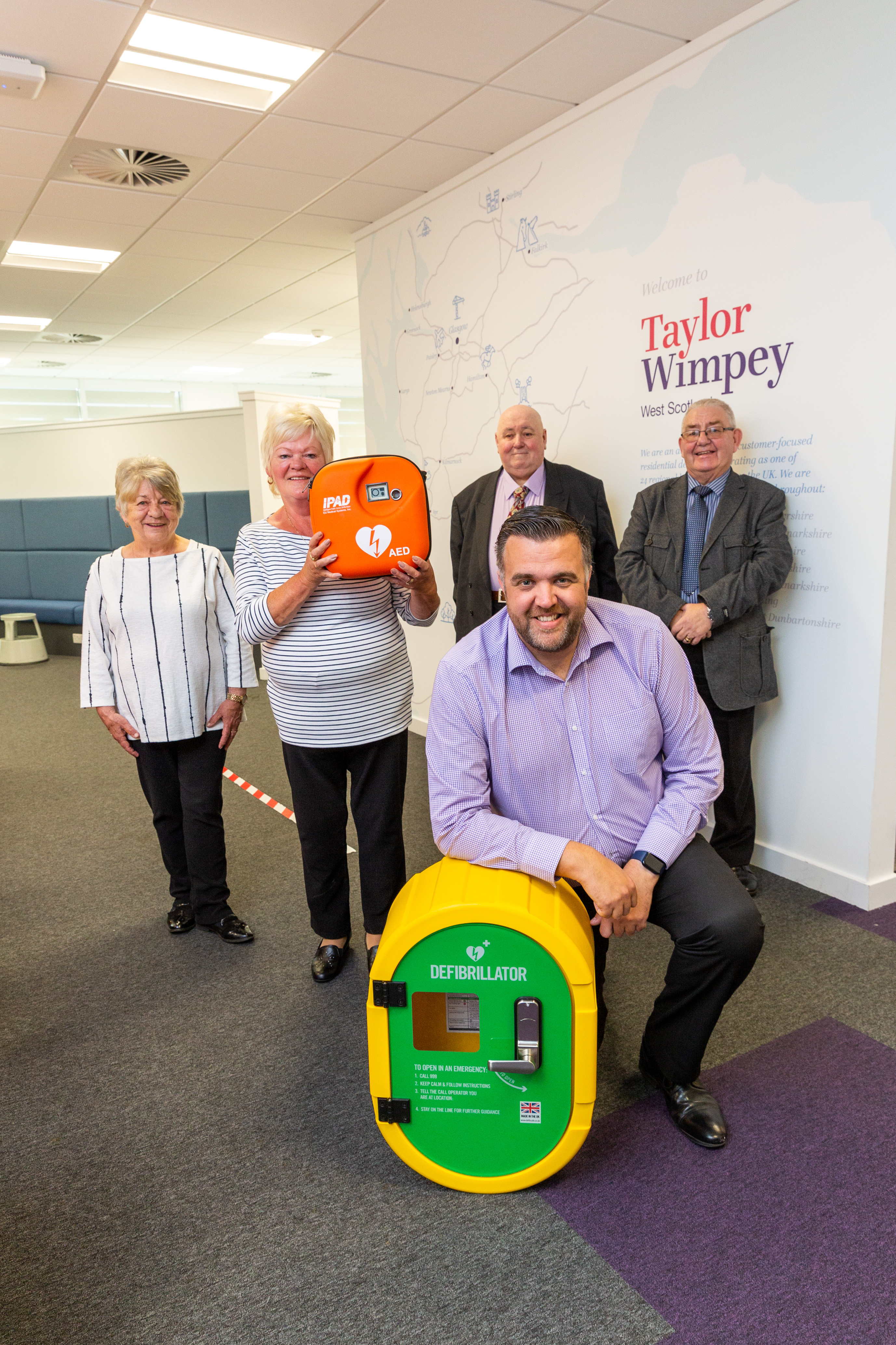 Taylor Wimpey donates lifesaving defibrillator in Chapelhall