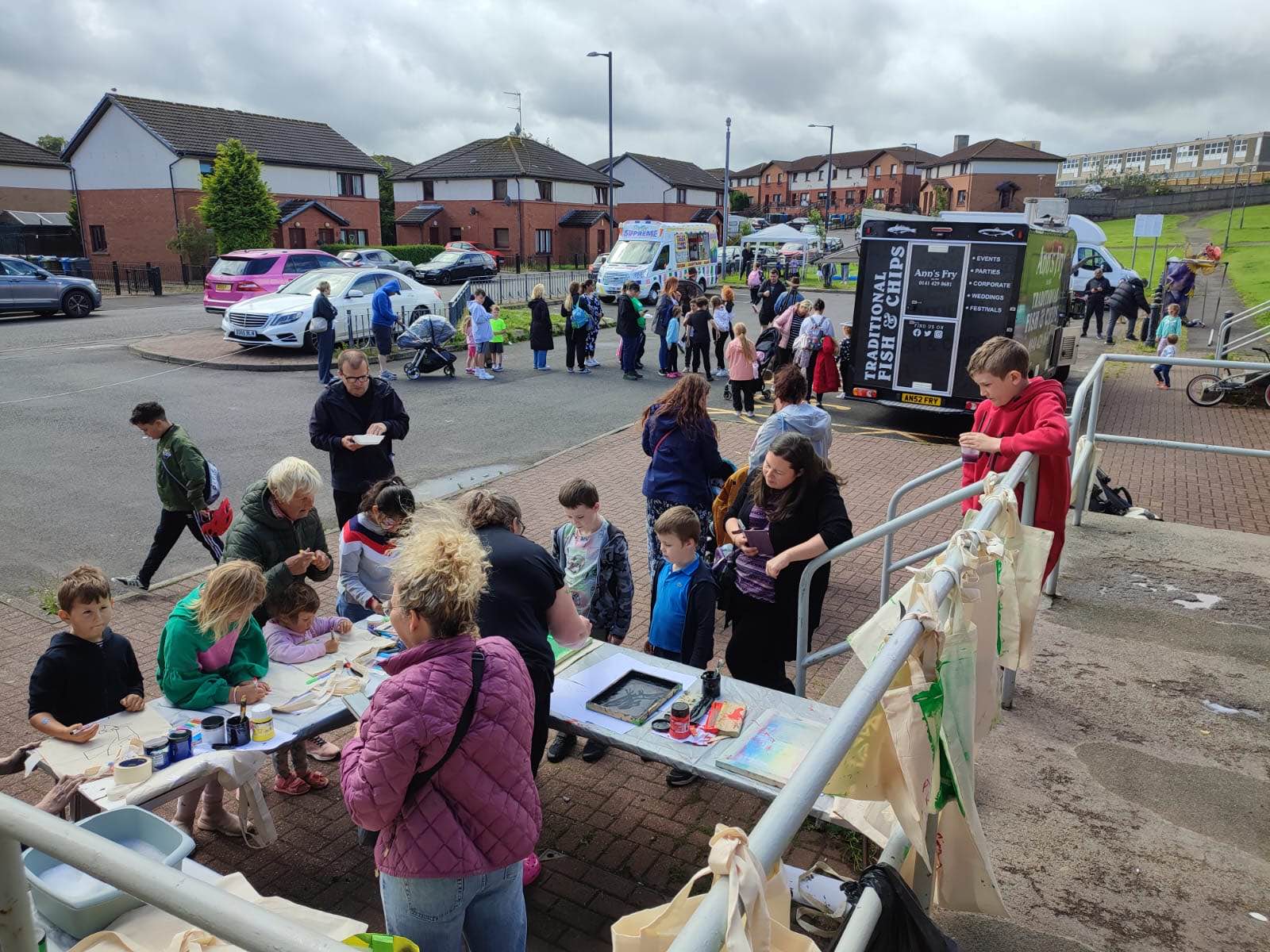 Provost puts seal on Barrhead Housing's dinosaur-themed fun day