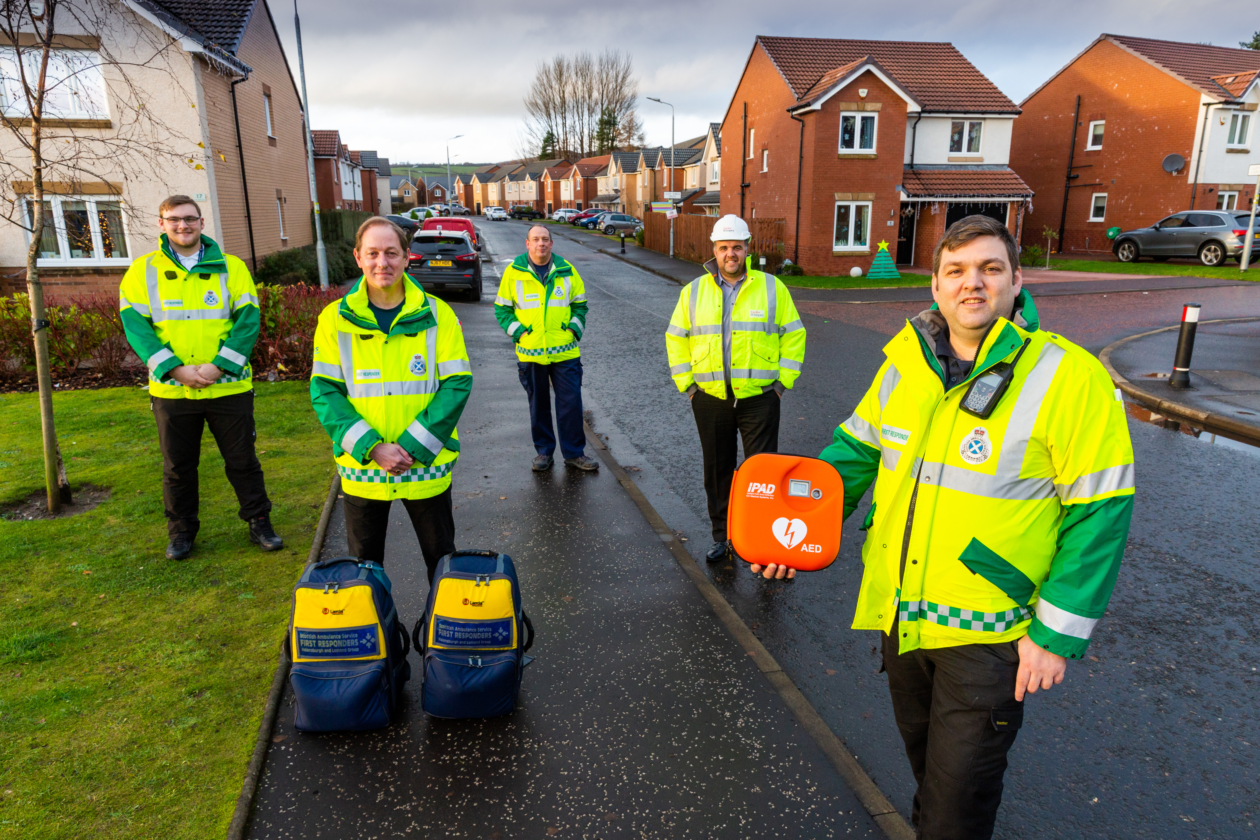 Taylor Wimpey donates lifesaving defibrillator in Dumbarton