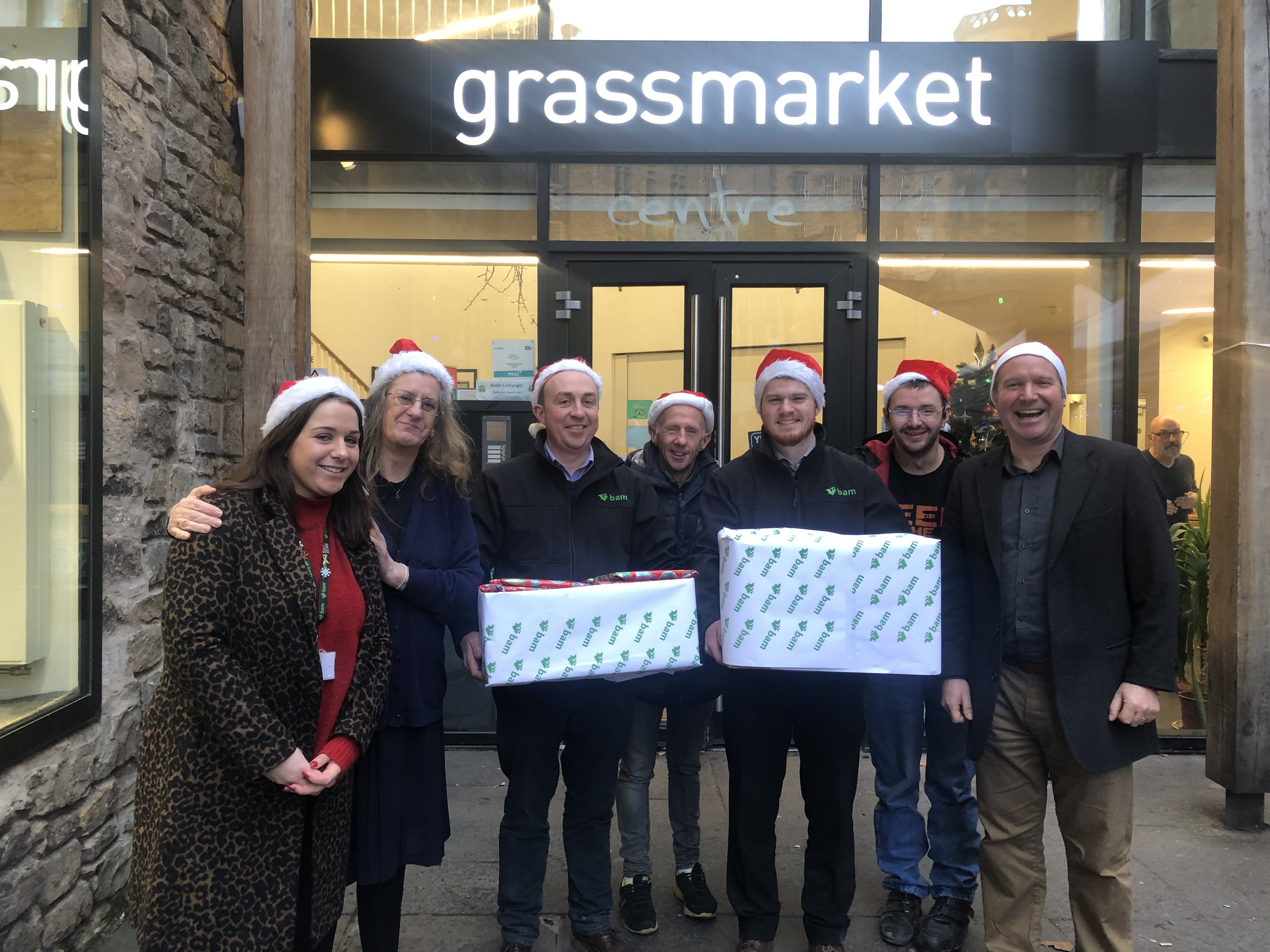 Contractor makes Christmas donation to Edinburgh homeless charity