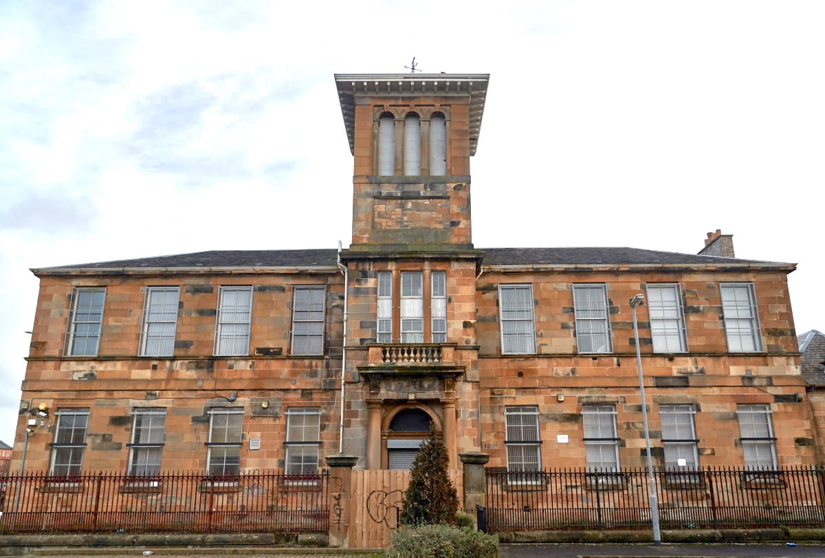 Elderpark hosts Big School Dinner at Govan school