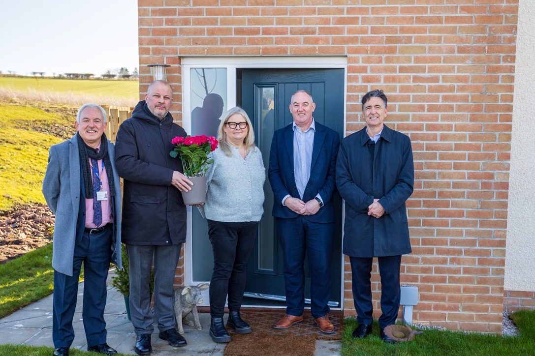 Housing minister marks completion of Midlothian affordable homes