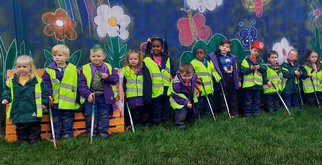 Nursery kids join Wheatley community clean-up in Penilee