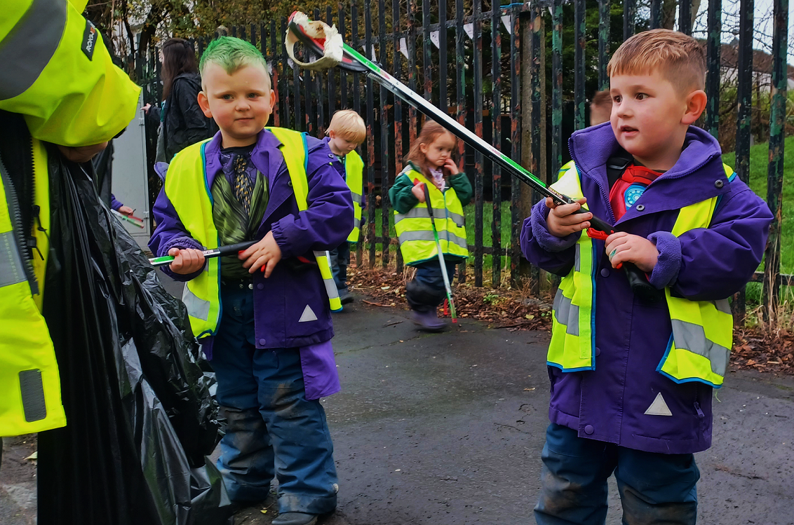 Nursery kids join Wheatley community clean-up in Penilee