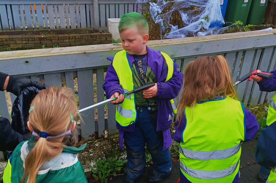 Nursery kids join Wheatley community clean-up in Penilee