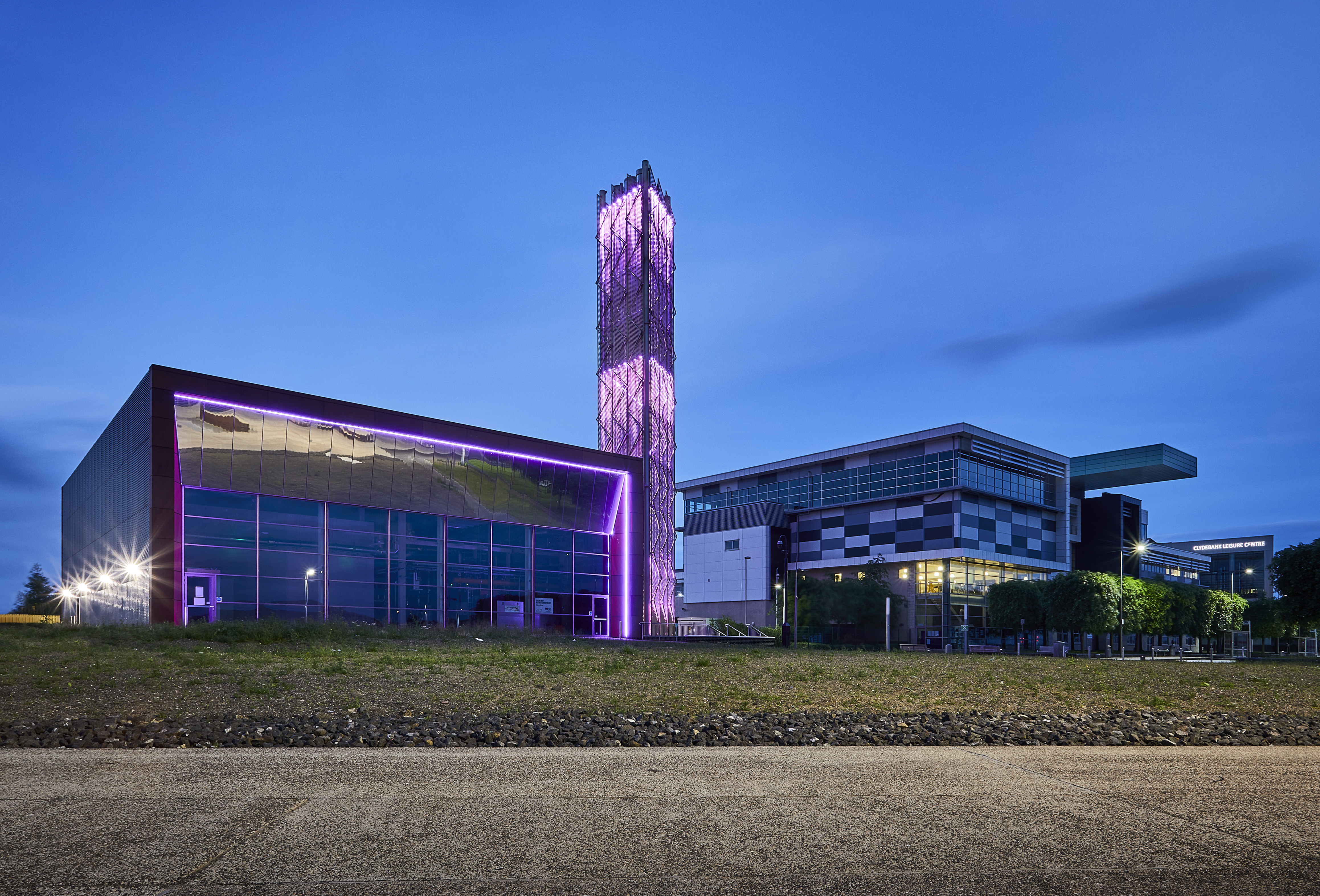 UK's first large-scale water source heat pump officially opens at Queens Quay