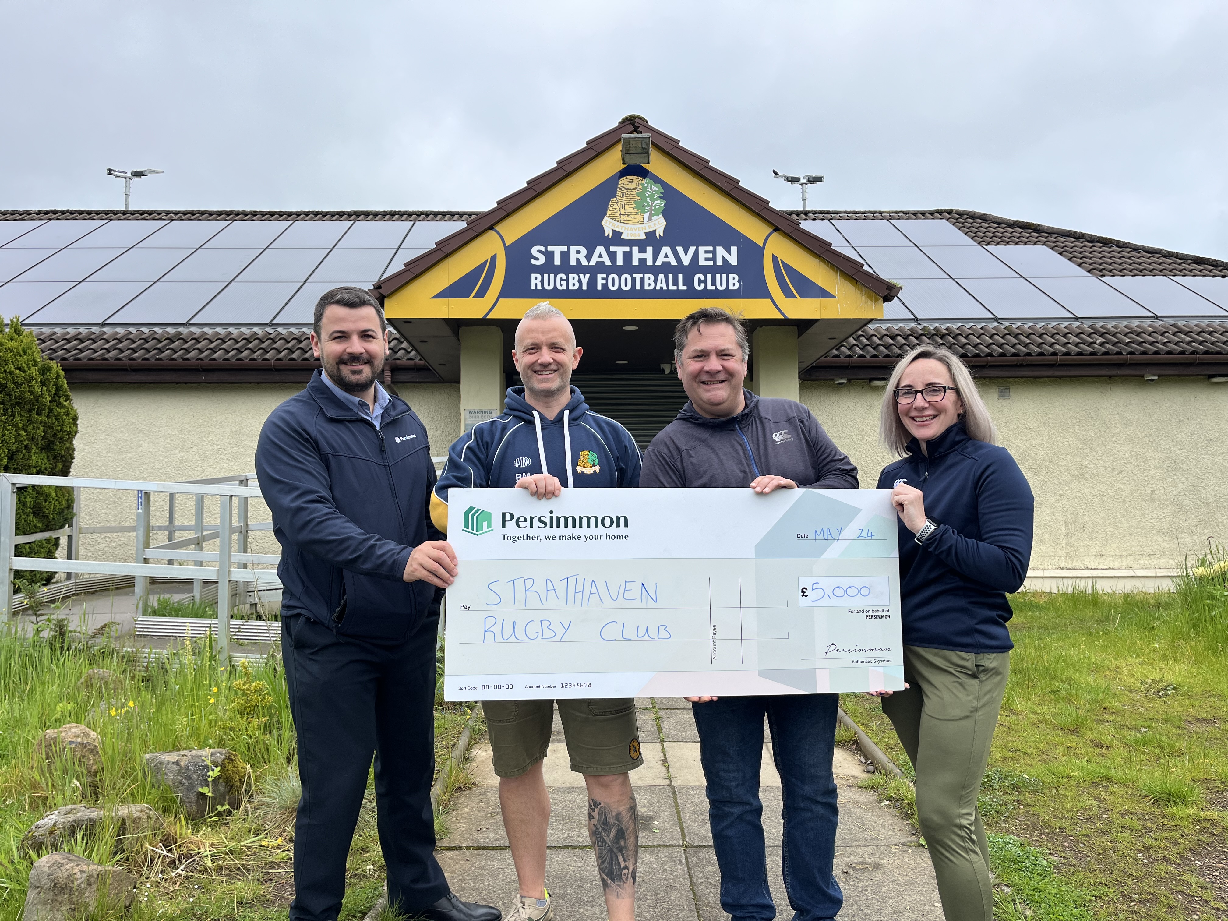 Persimmon donates £5,000 to Strathaven Rugby Club