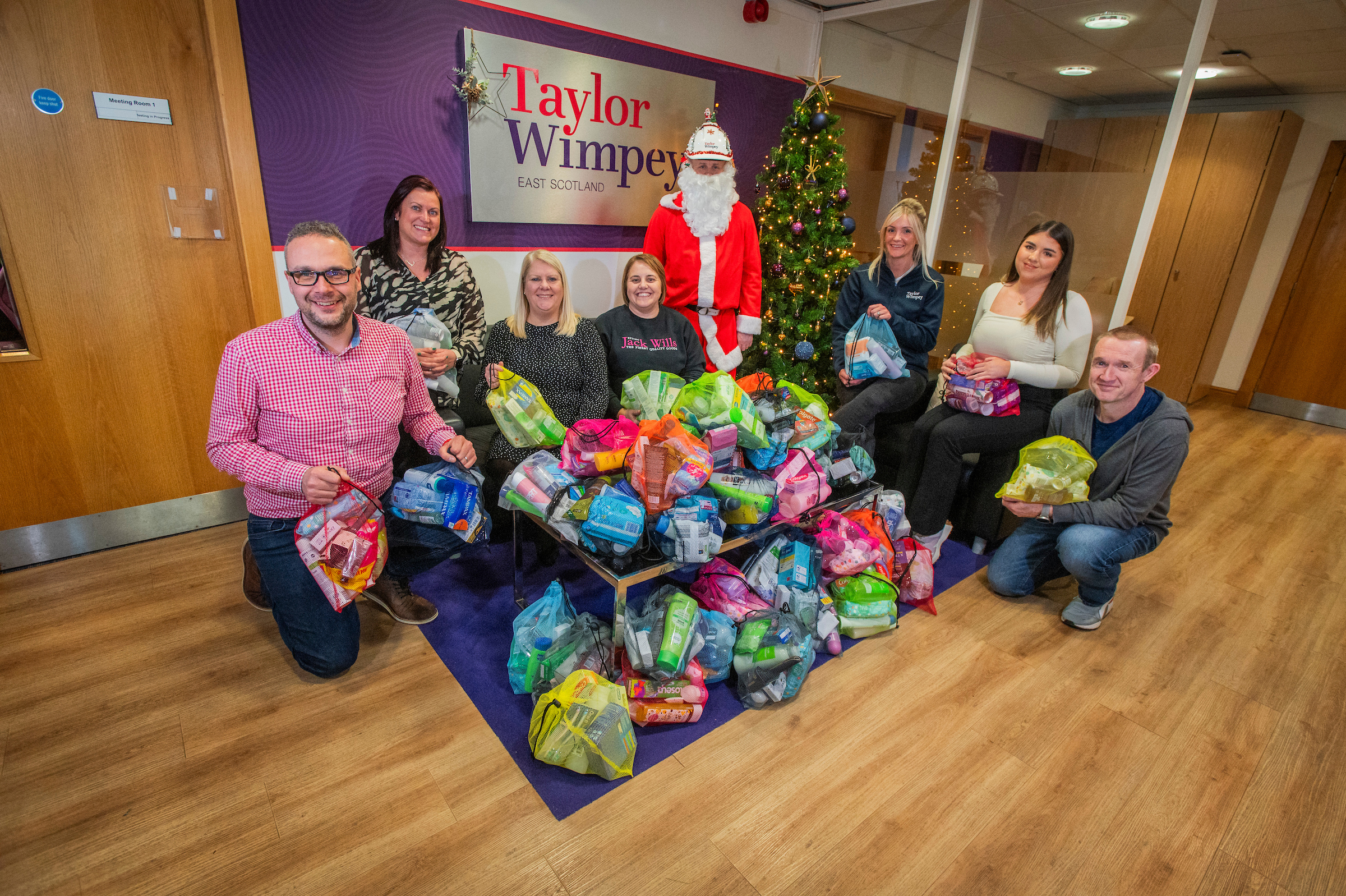 Taylor Wimpey donates washbags to homeless people in Edinburgh area