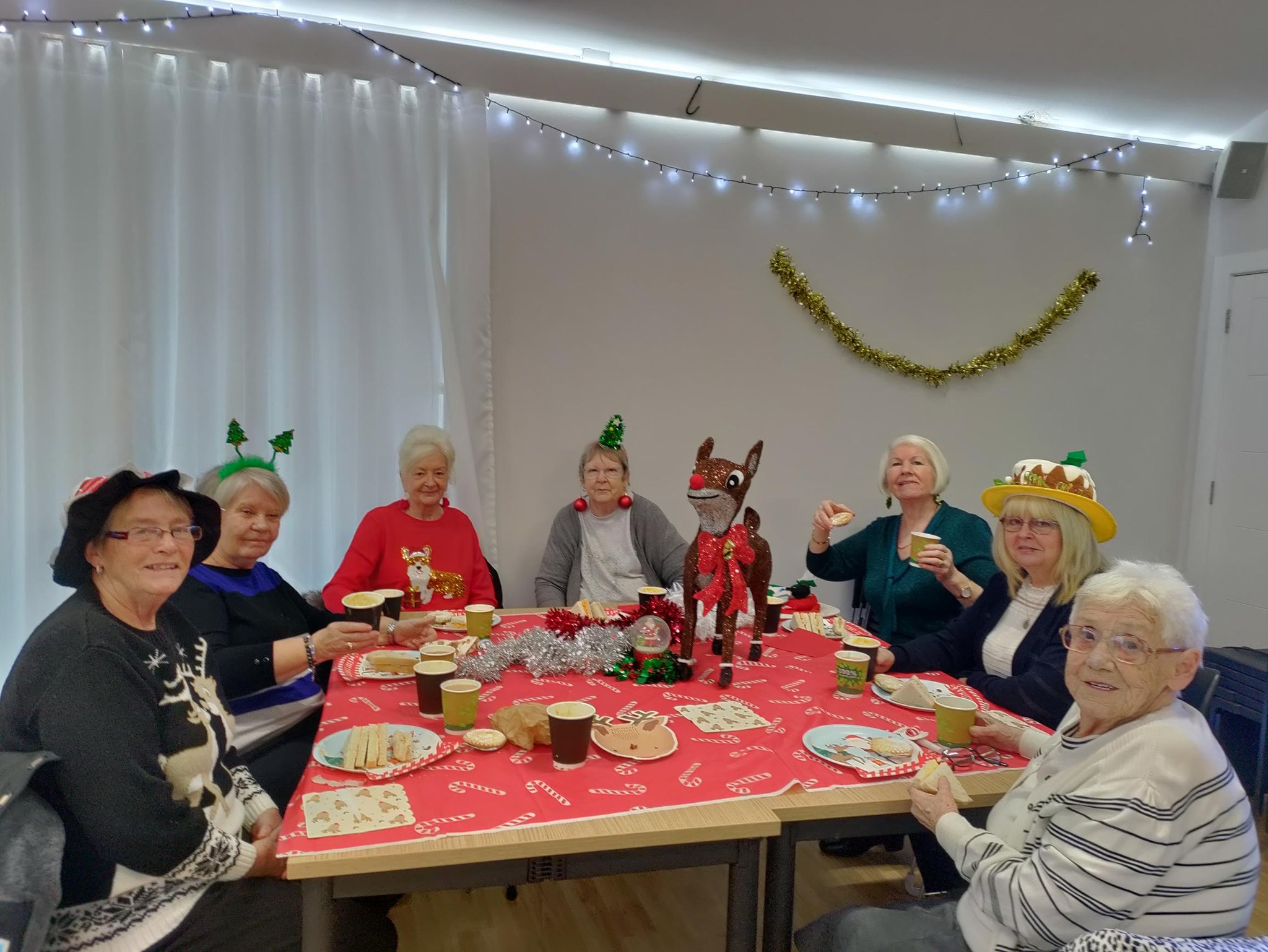 Glen Oaks tenants enjoy goConnect Christmas events