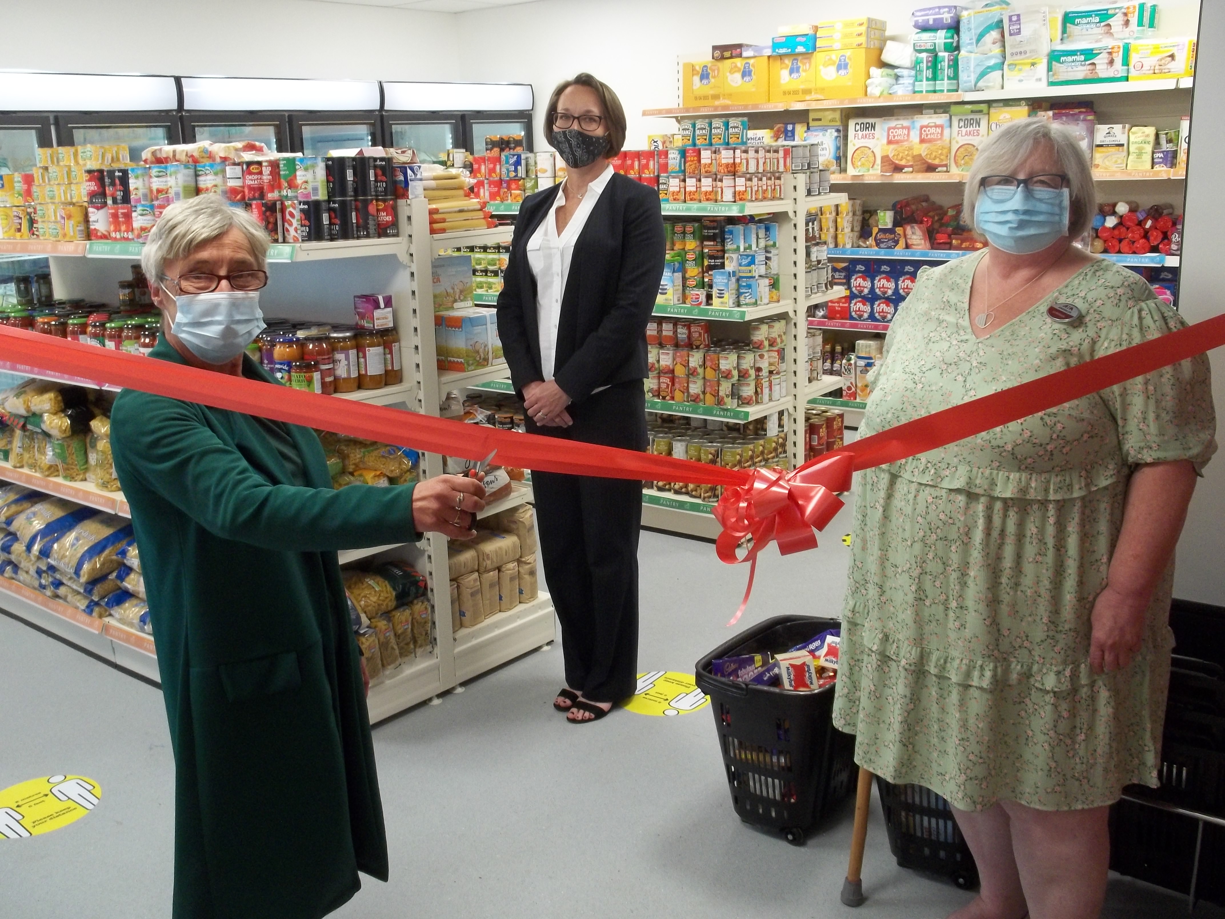 Housing associations help Castlemilk pantry open its doors