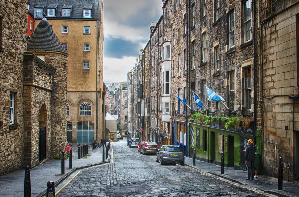 Edinburgh calls for new laws to permit regulation of short-term lets