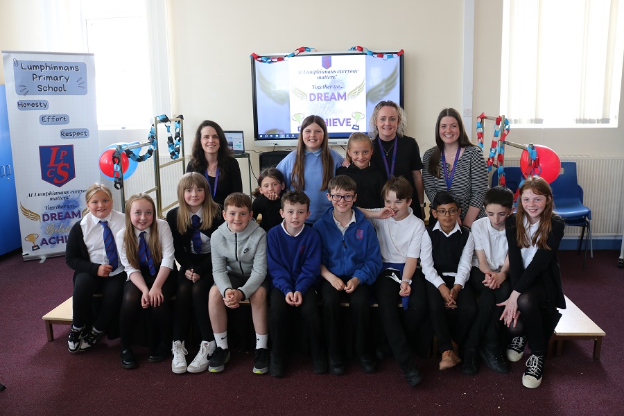 Fife Housing Group and Lumphinnans Primary School pupils recognise local community with Big Thank You